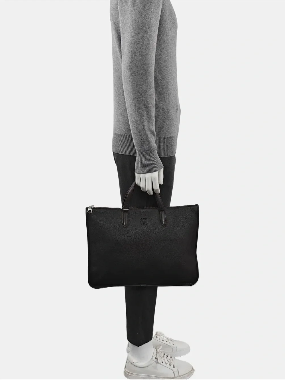 Loewe sleek pebbled